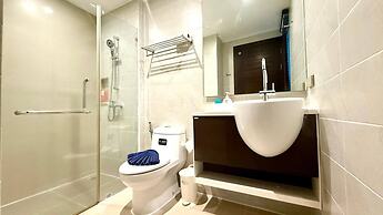 Emerald 307 - Studio With Balcony and Shared Pool