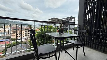 Emerald 307 - Studio With Balcony and Shared Pool