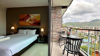 Emerald 307 - Studio With Balcony and Shared Pool