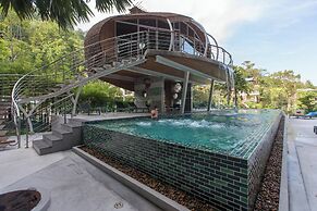 Emerald 307 - Studio With Balcony and Shared Pool