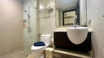 Emerald 307 - Studio With Balcony and Shared Pool