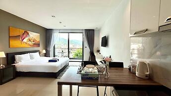 Emerald 307 - Studio With Balcony and Shared Pool