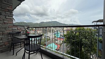 Emerald 307 - Studio With Balcony and Shared Pool