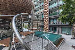 Emerald 307 - Studio With Balcony and Shared Pool
