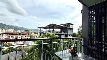 Emerald 307 - Studio With Balcony and Shared Pool