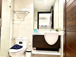 Emerald 307 - Studio With Balcony and Shared Pool