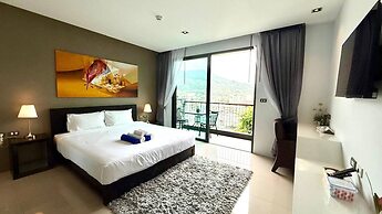 Emerald 307 - Studio With Balcony and Shared Pool