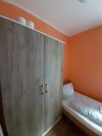 2-Rent Group Hostel Rooms&Apartments TUB19A