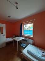 2-Rent Group Hostel Rooms&Apartments TUB19A