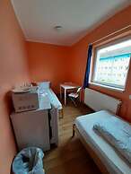 2-Rent Group Hostel Rooms&Apartments TUB19A