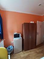 2-Rent Group Hostel Rooms&Apartments TUB19A