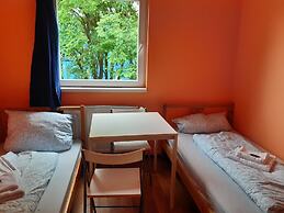 2-Rent Group Hostel Rooms&Apartments TUB19A