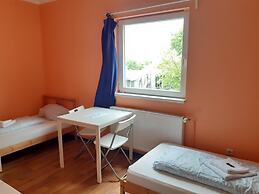 2-Rent Group Hostel Rooms&Apartments TUB19A