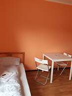2-Rent Group Hostel Rooms&Apartments TUB19A