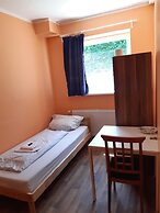 2-Rent Group Hostel Rooms&Apartments TUB19A