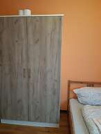 2-Rent Group Hostel Rooms&Apartments TUB19A