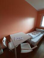 2-Rent Group Hostel Rooms&Apartments TUB19A