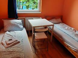2-Rent Group Hostel Rooms&Apartments TUB19A