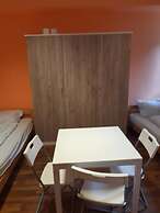 2-Rent Group Hostel Rooms&Apartments TUB19A