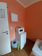 2-Rent Group Hostel Rooms&Apartments TUB19A