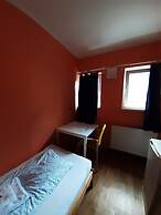 2-Rent Group Hostel Rooms&Apartments TUB19A