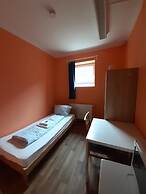 2-Rent Group Hostel Rooms&Apartments TUB19A