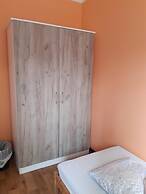 2-Rent Group Hostel Rooms&Apartments TUB19A