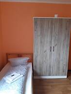 2-Rent Group Hostel Rooms&Apartments TUB19A
