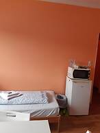 2-Rent Group Hostel Rooms&Apartments TUB19A