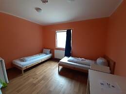 2-Rent Group Hostel Rooms&Apartments TUB19A