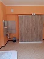 2-Rent Group Hostel Rooms&Apartments TUB19A