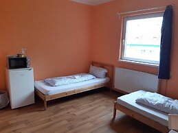 2-Rent Group Hostel Rooms&Apartments TUB19A