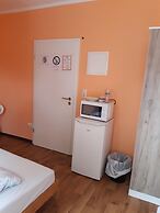 2-Rent Group Hostel Rooms&Apartments TUB19A