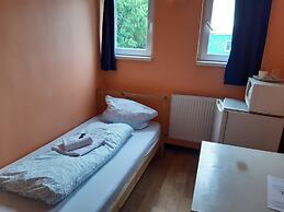 2-Rent Group Hostel Rooms&Apartments TUB19A