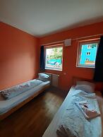 2-Rent Group Hostel Rooms&Apartments TUB19A