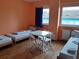 2-Rent Group Hostel Rooms&Apartments TUB19A