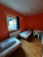 2-Rent Group Hostel Rooms&Apartments TUB19A