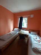 2-Rent Group Hostel Rooms&Apartments TUB19A