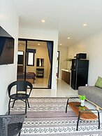 Hillside Haven-Luxury Room