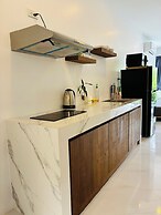 Hillside Haven-Luxury Room