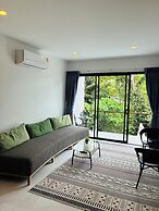 Hillside Haven-Luxury Room
