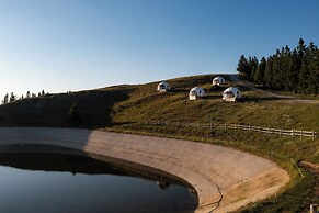 Stargazing Glamping Domes Golte