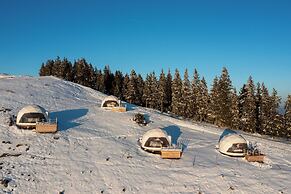 Stargazing Glamping Domes Golte