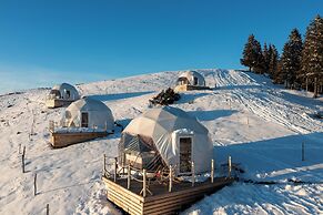 Stargazing Glamping Domes Golte
