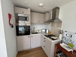 Honey Bee Cottage, Tiny House, Welshpool