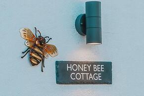 Honey Bee Cottage, Tiny House, Welshpool
