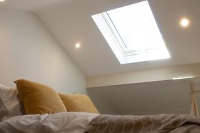 Honey Bee Cottage, Tiny House, Welshpool