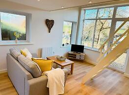 Honey Bee Cottage, Tiny House, Welshpool