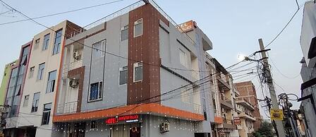 Hotel Lakhdatar Palace