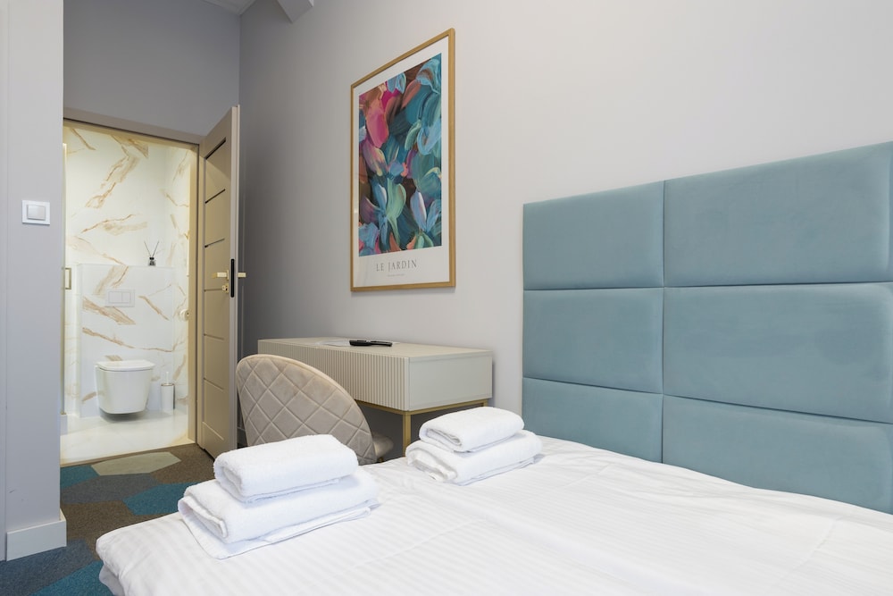 Moon ApartHotel